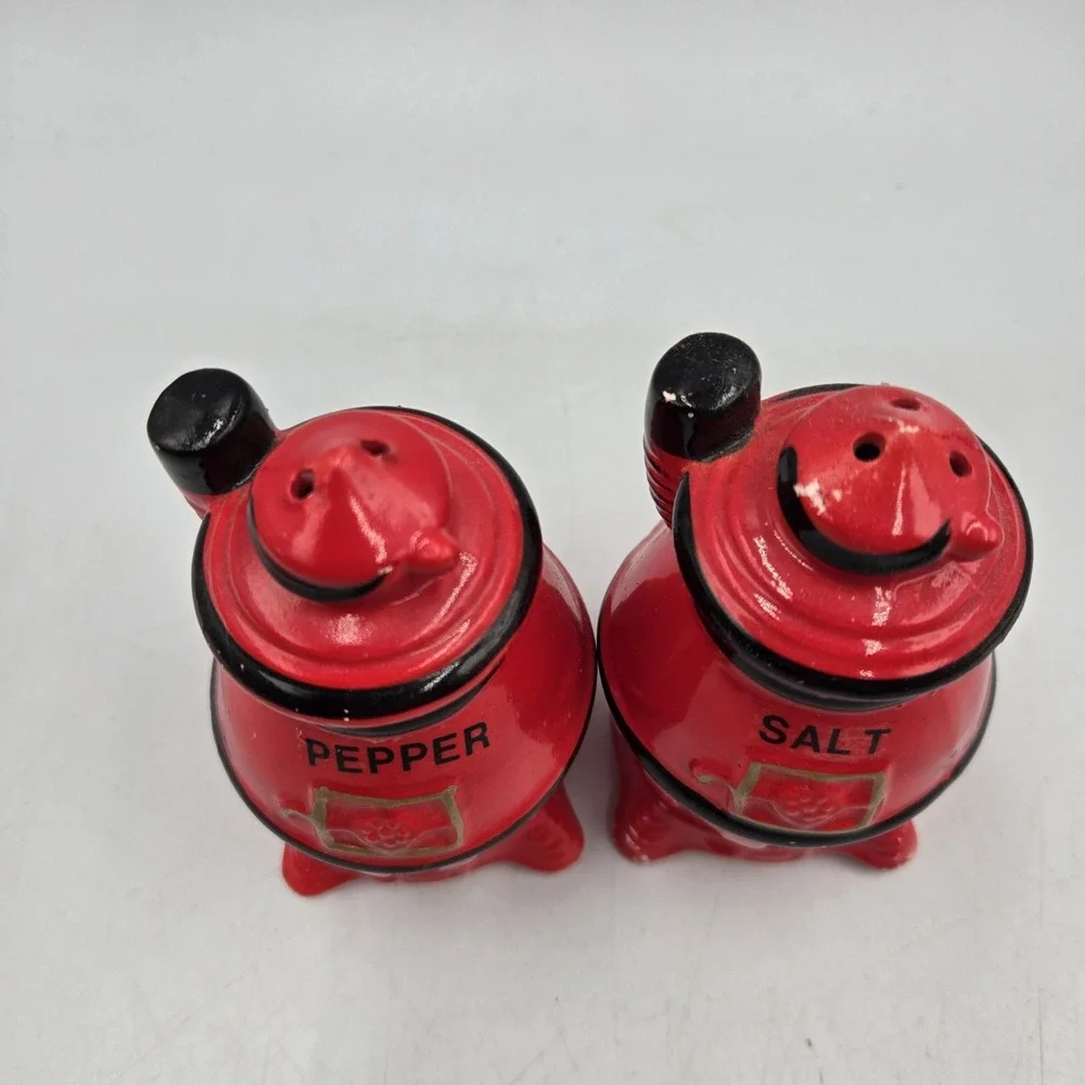 Vintage Pot Bellied Wood Stove Red Salt & Pepper Shakers Ceramic Made in Japan